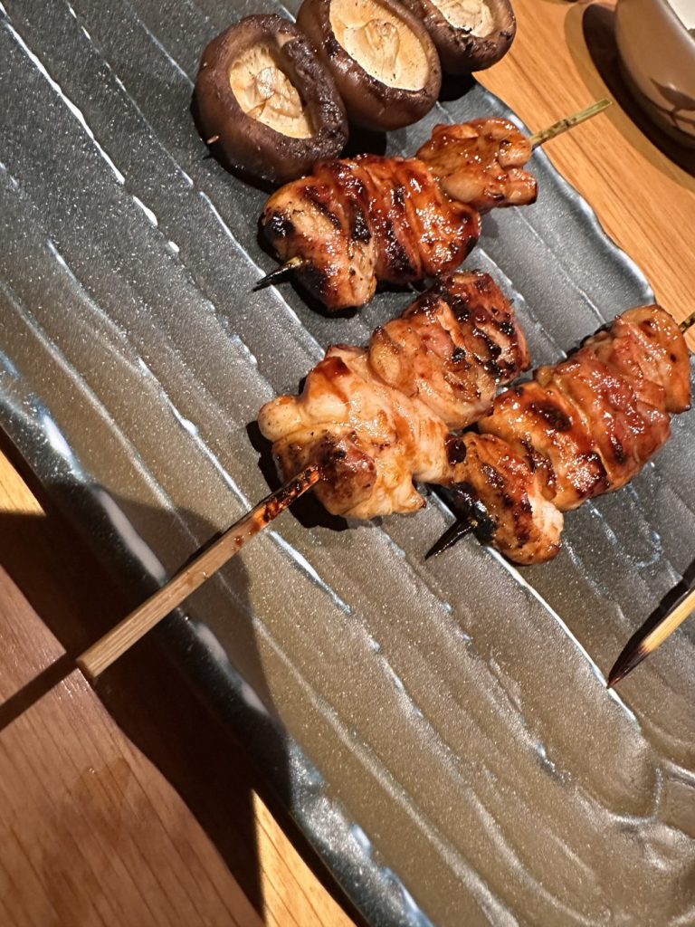 토리타마 타레 닭꼬치와 표고버섯